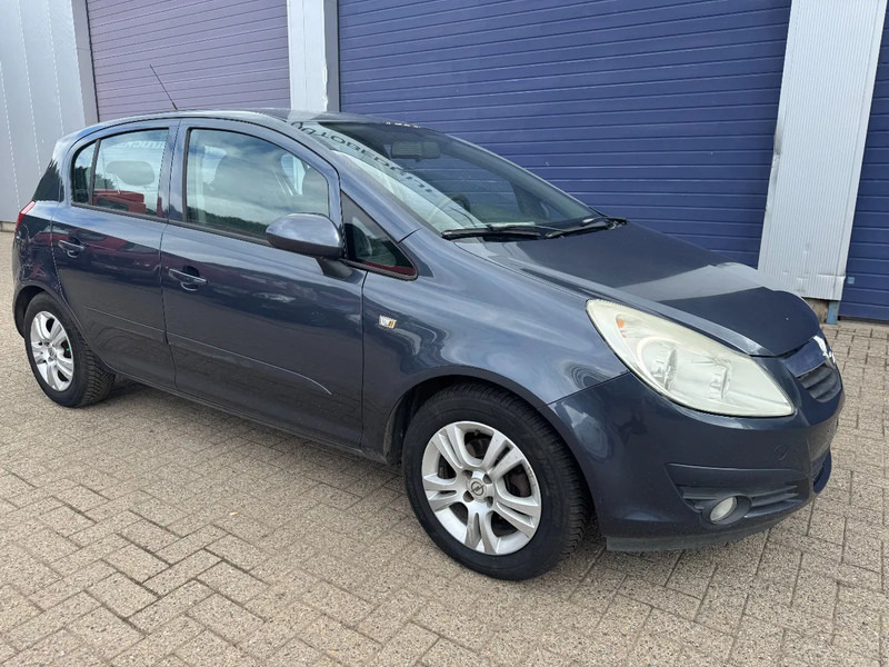 Opel Corsa **EURO4-AIRCO** - Szedán: 3 kép. Opel Corsa **EURO4-AIRCO** - Szedán: 3 kép.