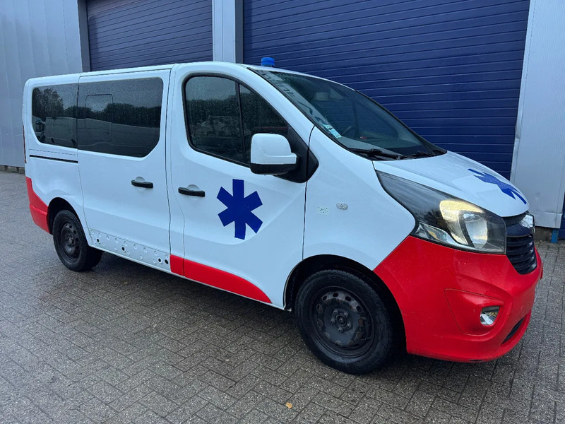 Opel Vivaro **AMBULANCE-RETTUNGSWAGEN** - Mentőautó: 1 kép. Opel Vivaro **AMBULANCE-RETTUNGSWAGEN** - Mentőautó: 1 kép.