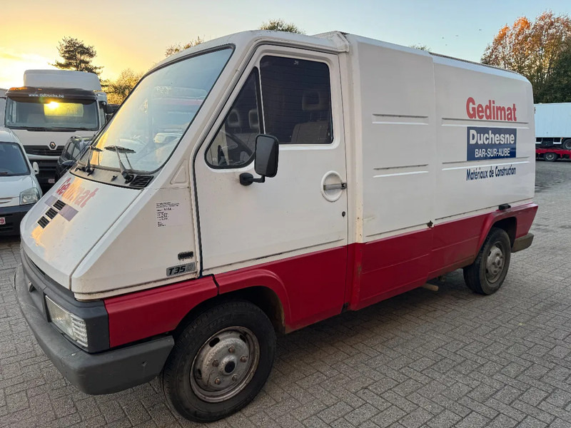 Renault Master **T35D-CAMIONETTE FRANCAIS** - Furgon: 1 kép. Renault Master **T35D-CAMIONETTE FRANCAIS** - Furgon: 1 kép.