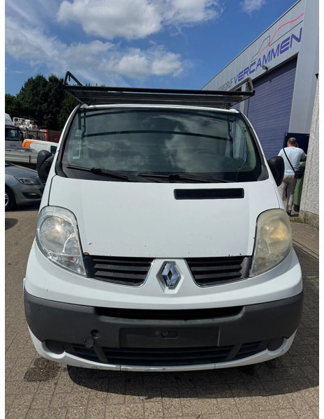 Renault Trafic **DCI115-AC** - Kis furgon: 2 kép. Renault Trafic **DCI115-AC** - Kis furgon: 2 kép.
