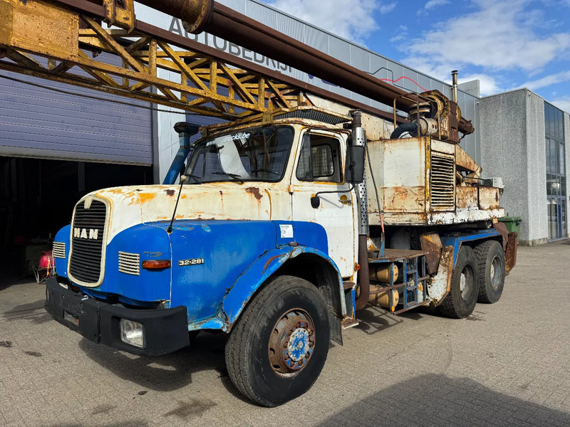 MAN 32.281 **FOREUSE-DRILLTRUCK-6X6** - Teherautó: 2 kép. MAN 32.281 **FOREUSE-DRILLTRUCK-6X6** - Teherautó: 2 kép.