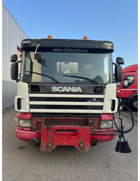 Scania P94-300 **BURTEC BITUM SPRAYER-BELGIAN TRUCK** - Teherautó: 2 kép. Scania P94-300 **BURTEC BITUM SPRAYER-BELGIAN TRUCK** - Teherautó: 2 kép.
