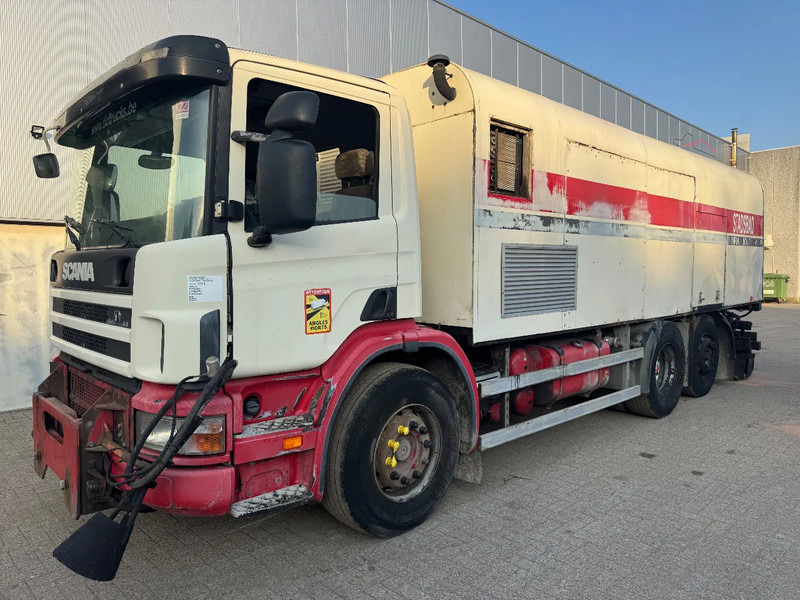 Scania P94-300 **BURTEC BITUM SPRAYER-BELGIAN TRUCK** - Teherautó: 1 kép. Scania P94-300 **BURTEC BITUM SPRAYER-BELGIAN TRUCK** - Teherautó: 1 kép.