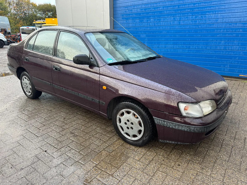 Toyota Carina E **2.0 PETROL-ESSENCE** - Szedán: 1 kép. Toyota Carina E **2.0 PETROL-ESSENCE** - Szedán: 1 kép.
