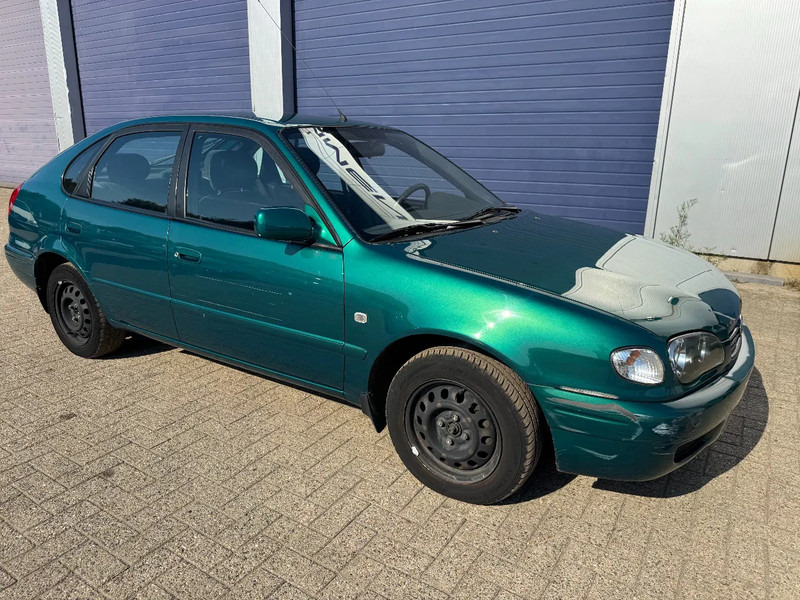 Toyota Corolla **5DOORS-PETROL-BELGIAN CAR-1A** - Szedán: 3 kép. Toyota Corolla **5DOORS-PETROL-BELGIAN CAR-1A** - Szedán: 3 kép.