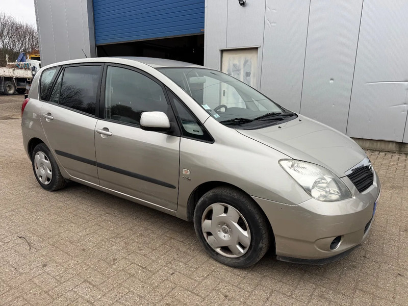 Toyota Corolla Verso **D4D-AIRCO** - Autó: 3 kép. Toyota Corolla Verso **D4D-AIRCO** - Autó: 3 kép.