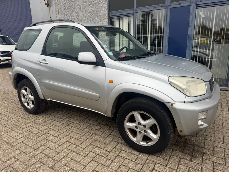 Toyota RAV4 **PETROL-AIRCO** - Autó: 3 kép. Toyota RAV4 **PETROL-AIRCO** - Autó: 3 kép.