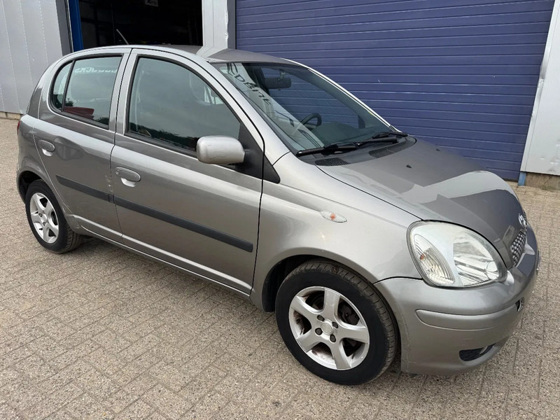 Toyota Yaris **5DOORS-PETROL-BELGIAN CAR-AIRCO** - Hatchback: 3 kép. Toyota Yaris **5DOORS-PETROL-BELGIAN CAR-AIRCO** - Hatchback: 3 kép.