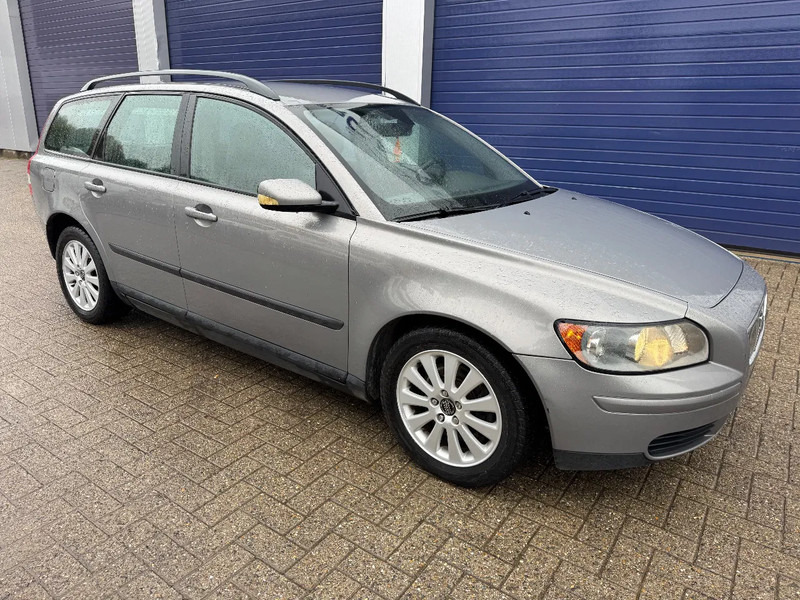 Volvo V50 **AIRCO-BELGIAN CAR** - Autó: 1 kép. Volvo V50 **AIRCO-BELGIAN CAR** - Autó: 1 kép.