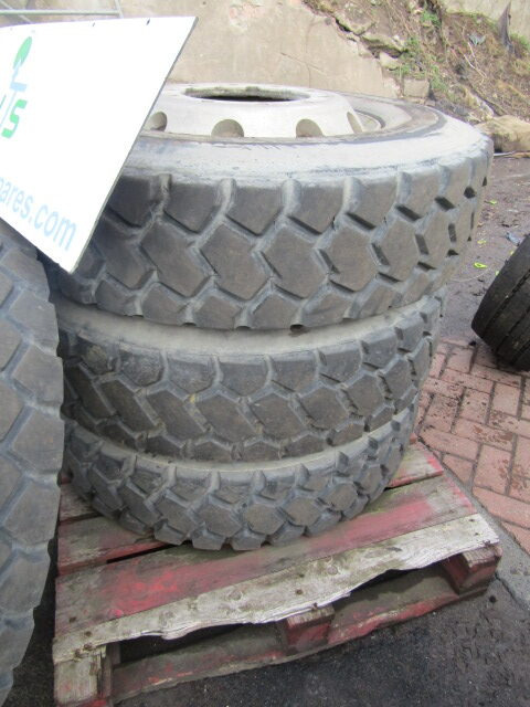 295/80/22.5 ‘ALCOA’ (6) BUDGET TRACK GRIT TYRES ONLY 4 TYRES GOOD - Gumiabroncs - Teherautó: 3 kép. 295/80/22.5 ‘ALCOA’ (6) BUDGET TRACK GRIT TYRES ONLY 4 TYRES GOOD - Gumiabroncs - Teherautó: 3 kép.