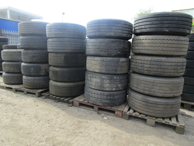 385 SUPER SINGLE TRAILER WHEEL AND TYRE IDEAL FOR EXPORT OR OFF ROAD USE 40 AVAILABLE - Gumiabroncs - Teherautó: 1 kép. 385 SUPER SINGLE TRAILER WHEEL AND TYRE IDEAL FOR EXPORT OR OFF ROAD USE 40 AVAILABLE - Gumiabroncs - Teherautó: 1 kép.
