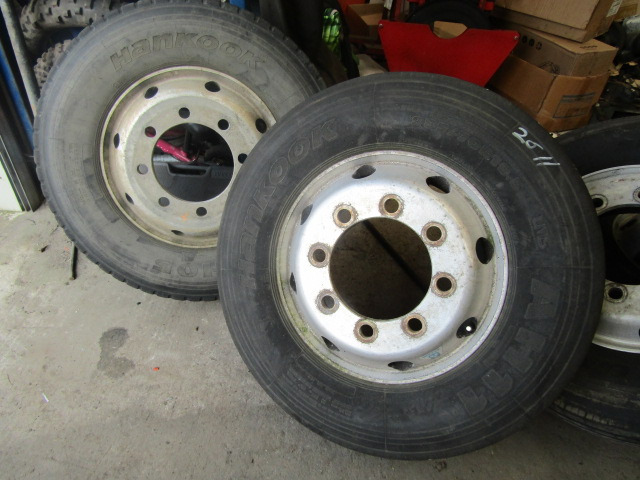 ALCOA ALLOYS (2) 19.5 8 STUD TYRES OUTDATED - Gumiabroncs - Teherautó: 2 kép. ALCOA ALLOYS (2) 19.5 8 STUD TYRES OUTDATED - Gumiabroncs - Teherautó: 2 kép.