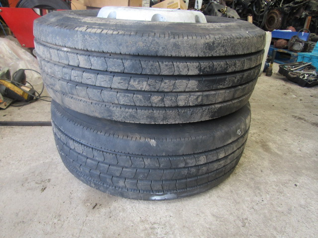 ALCOA ALLOYS (2) 285/70/19.5 STEER DUNLOP 2012 10/12MM TREAD 30MM HOLES - Gumiabroncs - Teherautó: 1 kép. ALCOA ALLOYS (2) 285/70/19.5 STEER DUNLOP 2012 10/12MM TREAD 30MM HOLES - Gumiabroncs - Teherautó: 1 kép.