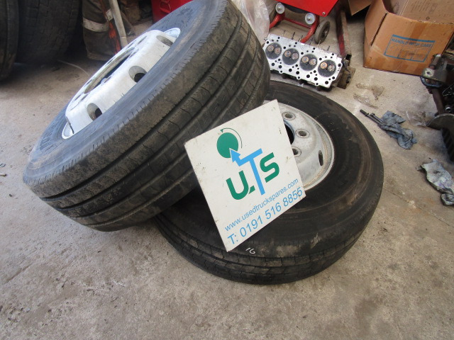 ALCOA ALLOYS (2) 285/70/19.5 STEER DUNLOP 2012 10/12MM TREAD 30MM HOLES - Gumiabroncs - Teherautó: 3 kép. ALCOA ALLOYS (2) 285/70/19.5 STEER DUNLOP 2012 10/12MM TREAD 30MM HOLES - Gumiabroncs - Teherautó: 3 kép.