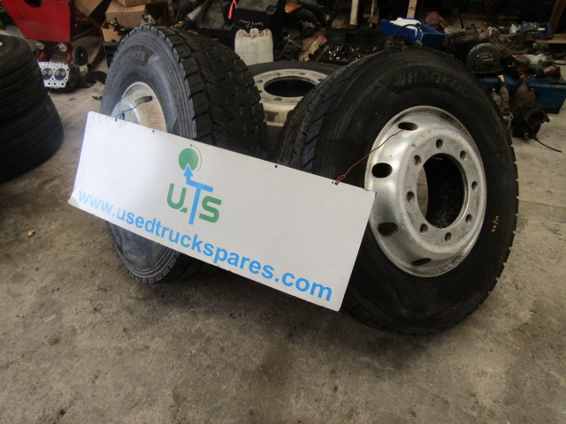 ALCOA ALLOYS (6) 19.5 8 STUD WITH 285/70/19.5 TYRES 4X REAR HANKOOK, 2X FRONT DUNLOP 2017 30mm HOLES ONLY COVERED 5000KM - Gumiabroncs - Teherautó: 4 kép. ALCOA ALLOYS (6) 19.5 8 STUD WITH 285/70/19.5 TYRES 4X REAR HANKOOK, 2X FRONT DUNLOP 2017 30mm HOLES ONLY COVERED 5000KM - Gumiabroncs - Teherautó: 4 kép.