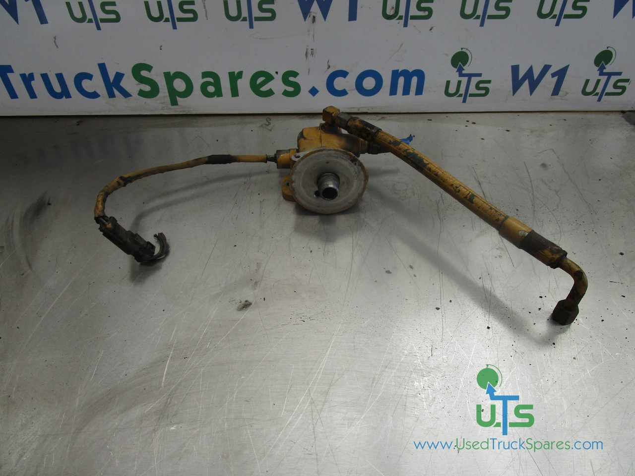 CAT C10/C12 FUEL FILTER HOUSING - Motor és alkatrészek - Teherautó: 1 kép. CAT C10/C12 FUEL FILTER HOUSING - Motor és alkatrészek - Teherautó: 1 kép.