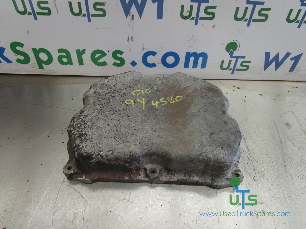 CAT C10 / C12 ROCKER COVER P/NO 974580 - Motor és alkatrészek - Teherautó: 1 kép. CAT C10 / C12 ROCKER COVER P/NO 974580 - Motor és alkatrészek - Teherautó: 1 kép.