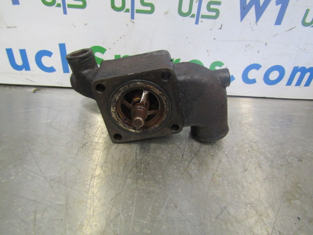CUMMINS M11 THERMOSTAT HOUSING P/NO 3076793-3 - Motor és alkatrészek - Teherautó: 3 kép. CUMMINS M11 THERMOSTAT HOUSING P/NO 3076793-3 - Motor és alkatrészek - Teherautó: 3 kép.