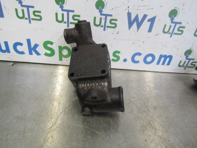 CUMMINS M11 THERMOSTAT HOUSING P/NO 3076793-3 - Motor és alkatrészek - Teherautó: 1 kép. CUMMINS M11 THERMOSTAT HOUSING P/NO 3076793-3 - Motor és alkatrészek - Teherautó: 1 kép.
