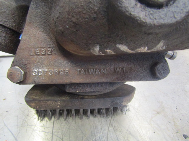 CUMMINS M11 WATER PUMP P/NO 3073695 - Motor és alkatrészek - Teherautó: 3 kép. CUMMINS M11 WATER PUMP P/NO 3073695 - Motor és alkatrészek - Teherautó: 3 kép.