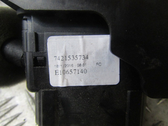 DAF LF 220 INDICATOR / WIPER STALK COMPLETE P/NO 7421535734 / 7421535775 - Fülke és belső tér - Teherautó: 2 kép. DAF LF 220 INDICATOR / WIPER STALK COMPLETE P/NO 7421535734 / 7421535775 - Fülke és belső tér - Teherautó: 2 kép.