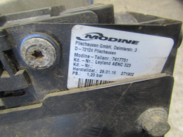 DAF LF 220 RADIATOR P/NO AENC323 - Radiátor - Teherautó: 3 kép. DAF LF 220 RADIATOR P/NO AENC323 - Radiátor - Teherautó: 3 kép.