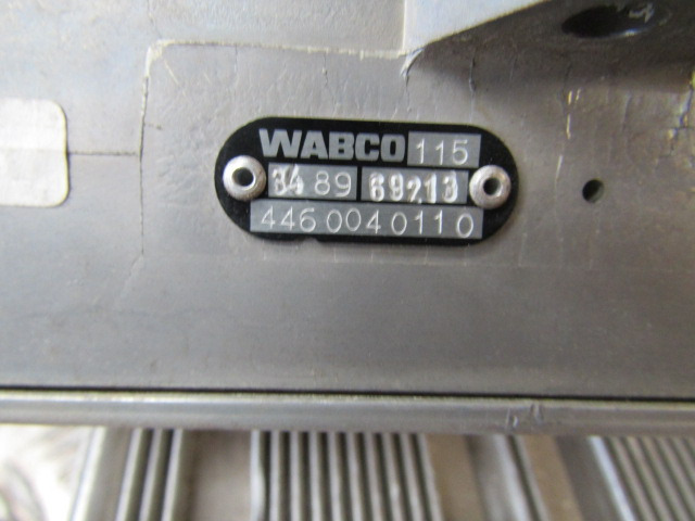 DAF XF 95 WABCO ECU P/NO 446 004 0110 - ECU - Teherautó: 2 kép. DAF XF 95 WABCO ECU P/NO 446 004 0110 - ECU - Teherautó: 2 kép.