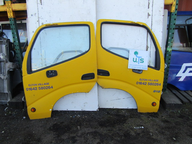 HINO 300 SERIES COMPLETE DOORS - Fülke és belső tér - Teherautó: 1 kép. HINO 300 SERIES COMPLETE DOORS - Fülke és belső tér - Teherautó: 1 kép.