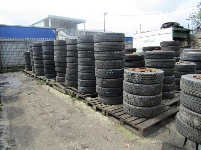 ISUZU N75 215/75/17.5 WHEELS AND TYRES 100 AVAILABLE FROM £50-100 - Gumiabroncs - Teherautó: 1 kép. ISUZU N75 215/75/17.5 WHEELS AND TYRES 100 AVAILABLE FROM £50-100 - Gumiabroncs - Teherautó: 1 kép.