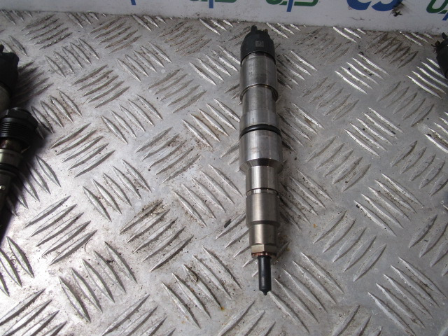 MAN TGL DO834 LFL54 BOSCH INJECTORS X4 - Üzemanyagrendszer - Teherautó: 3 kép. MAN TGL DO834 LFL54 BOSCH INJECTORS X4 - Üzemanyagrendszer - Teherautó: 3 kép.