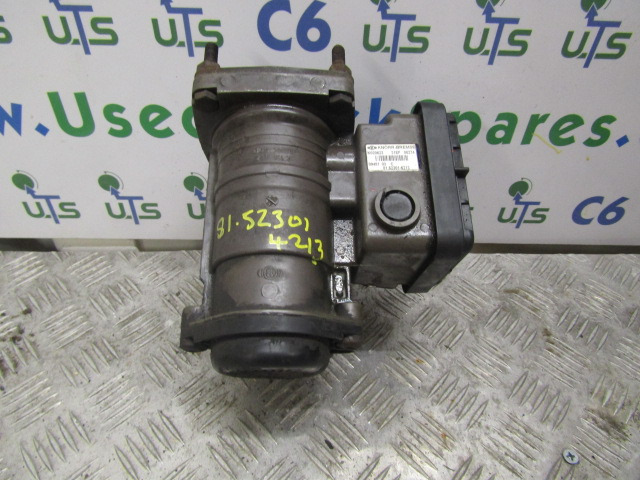 MAN TGS EBS MODULE P/NO 81.52301.6213 / K020623 - Fék alkatrészek - Teherautó: 2 kép. MAN TGS EBS MODULE P/NO 81.52301.6213 / K020623 - Fék alkatrészek - Teherautó: 2 kép.