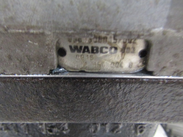 MERCEDES 1829 OM906 EURO 5 WABCO COMPRESSOR 4111540040 - Motor és alkatrészek - Teherautó: 5 kép. MERCEDES 1829 OM906 EURO 5 WABCO COMPRESSOR 4111540040 - Motor és alkatrészek - Teherautó: 5 kép.