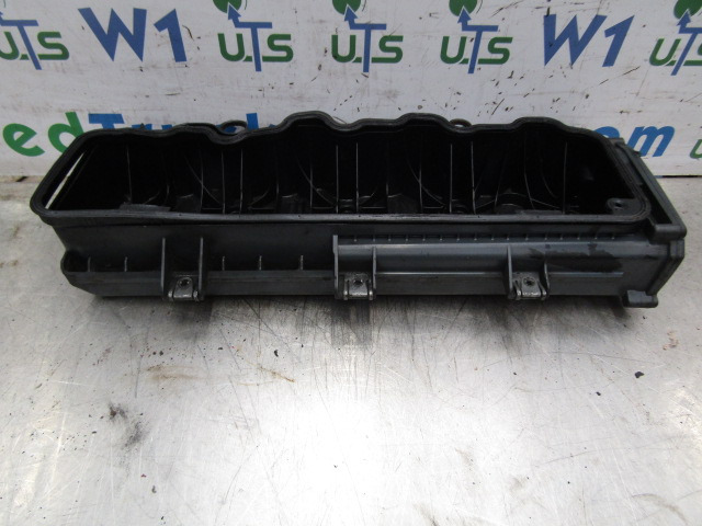 MERCEDES ATEGO 815 ROCKERCOVER P/NO A9040100930 - Motor és alkatrészek - Teherautó: 2 kép. MERCEDES ATEGO 815 ROCKERCOVER P/NO A9040100930 - Motor és alkatrészek - Teherautó: 2 kép.