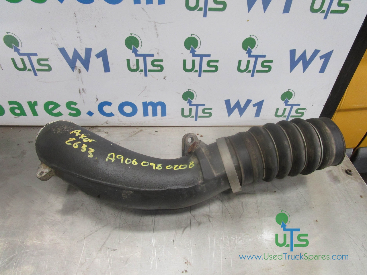 MERCEDES AXOR 2633 (OM926) INTERCOOLER PIPE P/NO A9060980208 - Motor és alkatrészek - Teherautó: 1 kép. MERCEDES AXOR 2633 (OM926) INTERCOOLER PIPE P/NO A9060980208 - Motor és alkatrészek - Teherautó: 1 kép.
