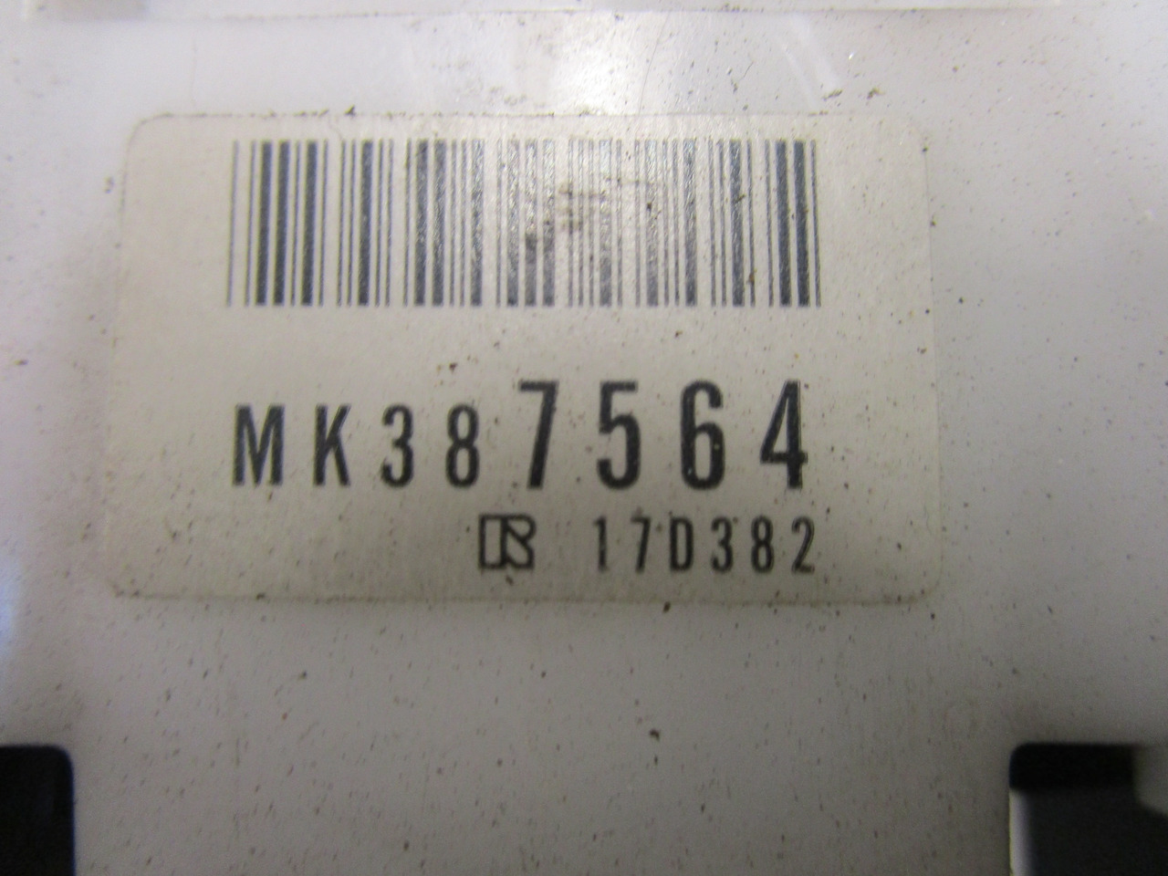 MITSUBISHI FUSO INDICATOR/WIPER STALK P/NO MK387564 - Fülke és belső tér - Teherautó: 2 kép. MITSUBISHI FUSO INDICATOR/WIPER STALK P/NO MK387564 - Fülke és belső tér - Teherautó: 2 kép.