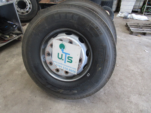 PIRELLI 315/80/22.5 FRONT 2022 ALMOST NEW ONLY 1000KM COMPLETE ON RIMS - Gumiabroncs - Teherautó: 1 kép. PIRELLI 315/80/22.5 FRONT 2022 ALMOST NEW ONLY 1000KM COMPLETE ON RIMS - Gumiabroncs - Teherautó: 1 kép.