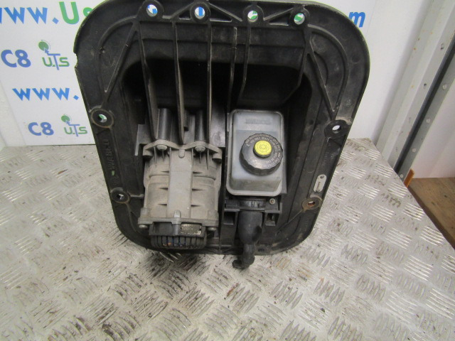 RENAULT MIDLUM DCI PEDAL BOX INC BRAKE VALVE + CLUTCH CYLINDER - Fülke és belső tér - Teherautó: 3 kép. RENAULT MIDLUM DCI PEDAL BOX INC BRAKE VALVE + CLUTCH CYLINDER - Fülke és belső tér - Teherautó: 3 kép.