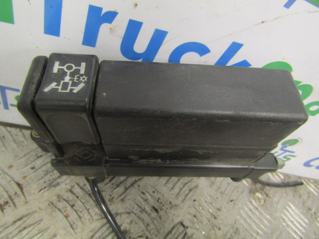 RENAULT MIDLUM DCI PTO IN CAB CONTROL - Fülke és belső tér - Teherautó: 3 kép. RENAULT MIDLUM DCI PTO IN CAB CONTROL - Fülke és belső tér - Teherautó: 3 kép.