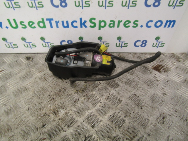 RENAULT MIDLUM DCI WIPER MOTOR P/NO 53558402 - Fülke és belső tér - Teherautó: 1 kép. RENAULT MIDLUM DCI WIPER MOTOR P/NO 53558402 - Fülke és belső tér - Teherautó: 1 kép.