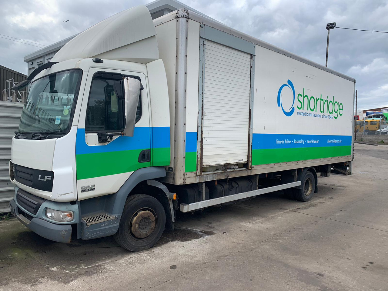 DAF LF 45 160 2011 BREAKING - Teherautó: 1 kép. DAF LF 45 160 2011 BREAKING - Teherautó: 1 kép.