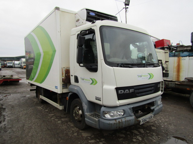 DAF LF 45 160 REFRIDGERATED TRUCK 2012 FOR BREAKING (CARRIER FRIDGE UNIT) - Teherautó: 1 kép. DAF LF 45 160 REFRIDGERATED TRUCK 2012 FOR BREAKING (CARRIER FRIDGE UNIT) - Teherautó: 1 kép.