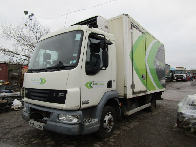 DAF LF 45 160 REFRIDGERATED TRUCK 2012 FOR BREAKING (CARRIER FRIDGE UNIT) - Teherautó: 3 kép. DAF LF 45 160 REFRIDGERATED TRUCK 2012 FOR BREAKING (CARRIER FRIDGE UNIT) - Teherautó: 3 kép.