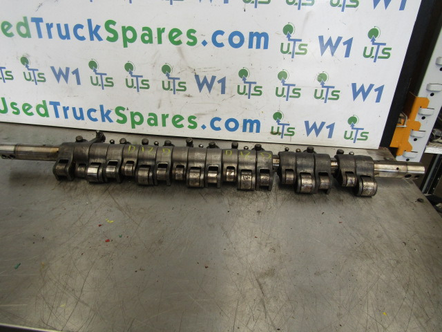 VOLVO FH D12D ROCKER SHAFT COMPLETE P/NO 8170158/2495 - Motor és alkatrészek - Teherautó: 1 kép. VOLVO FH D12D ROCKER SHAFT COMPLETE P/NO 8170158/2495 - Motor és alkatrészek - Teherautó: 1 kép.