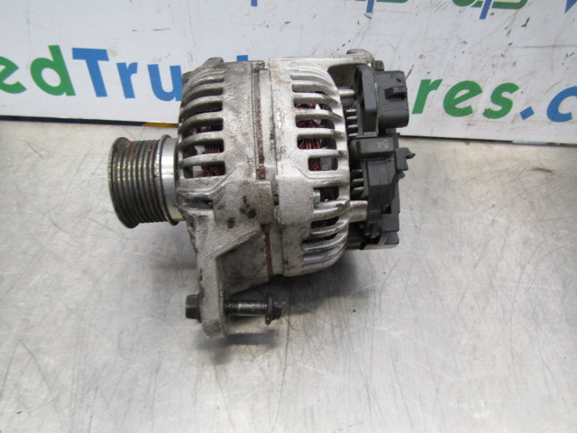 VOLVO FH13A ALTERNATOR 24V / 110A - Elektromos rendszer - Teherautó: 1 kép. VOLVO FH13A ALTERNATOR 24V / 110A - Elektromos rendszer - Teherautó: 1 kép.