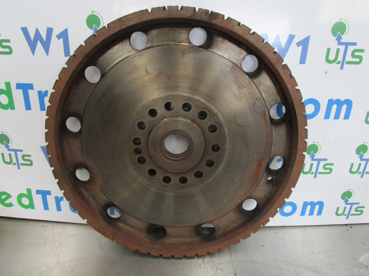 VOLVO FM9 / FM12 VT FLYWHEEL - Lendkerék - Teherautó: 1 kép. VOLVO FM9 / FM12 VT FLYWHEEL - Lendkerék - Teherautó: 1 kép.
