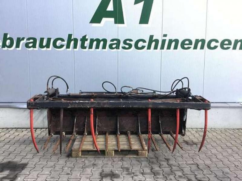 Bressel SZ 25 - Homlokrakodó traktorhoz: 1 kép. Bressel SZ 25 - Homlokrakodó traktorhoz: 1 kép.