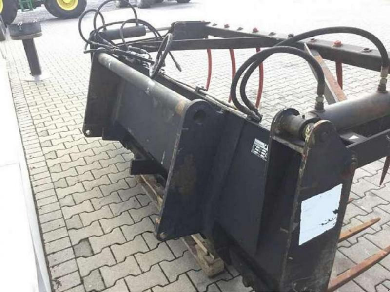 Bressel SZ 25 - Homlokrakodó traktorhoz: 3 kép. Bressel SZ 25 - Homlokrakodó traktorhoz: 3 kép.