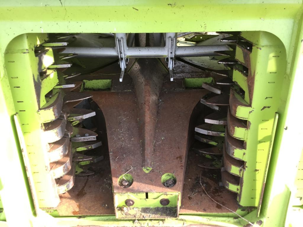 CLAAS ORBIS 750 - Kukorica adapter: 3 kép. CLAAS ORBIS 750 - Kukorica adapter: 3 kép.