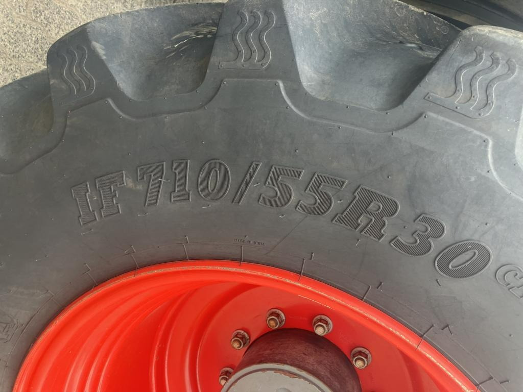 Fendt 724 Profi Plus - Traktor: 4 kép. Fendt 724 Profi Plus - Traktor: 4 kép.