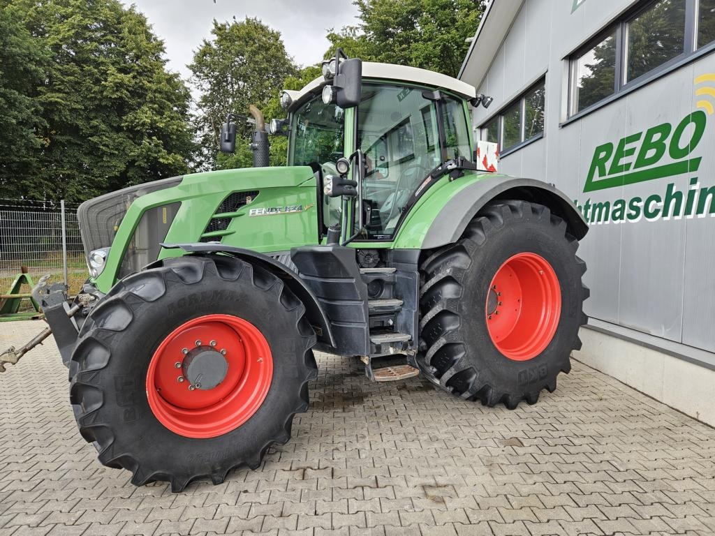 Fendt 824 Vario ProfiPlus - Traktor: 1 kép. Fendt 824 Vario ProfiPlus - Traktor: 1 kép.